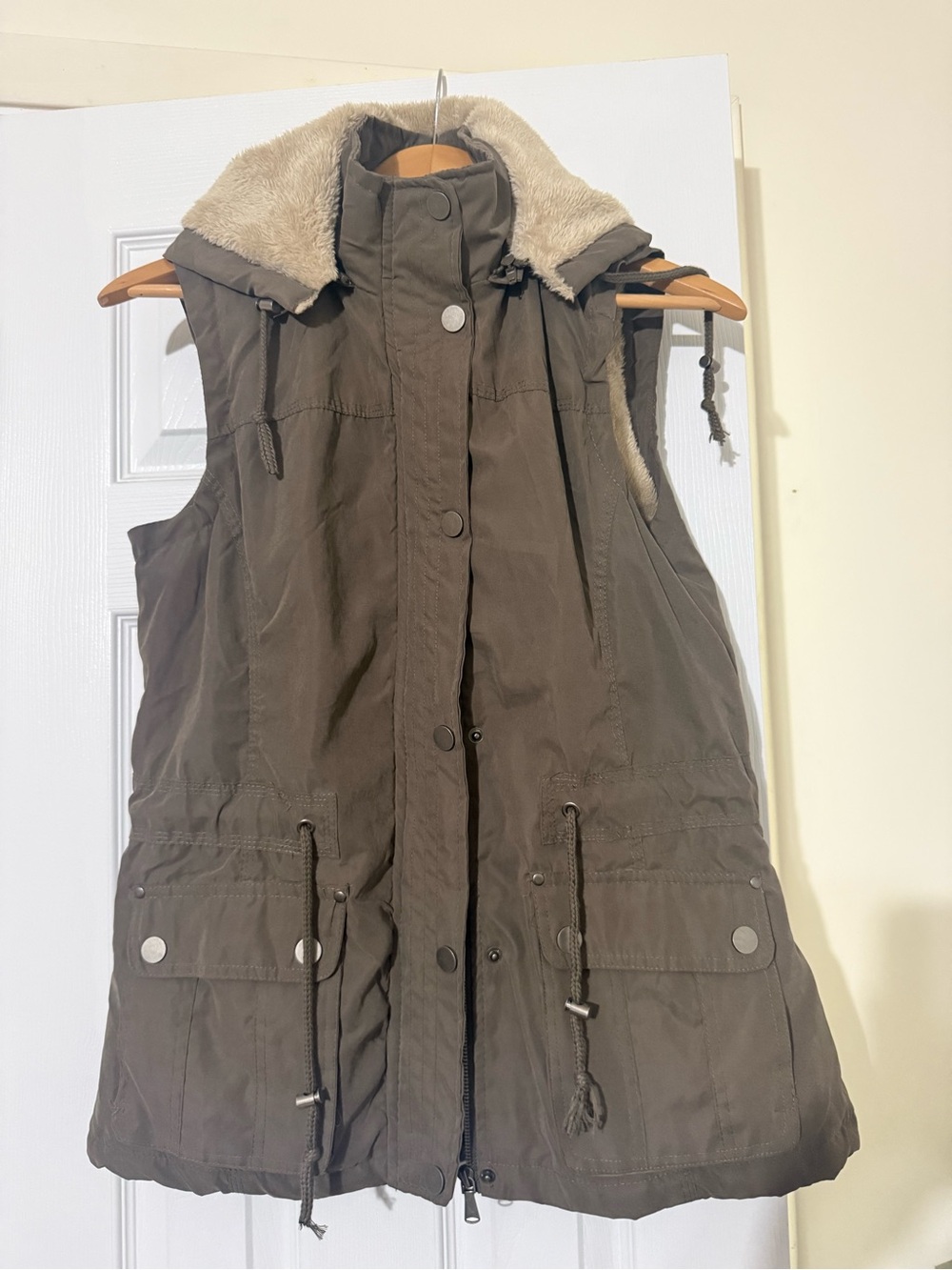 Women's Taupe Faux-Sherpa Lined vest